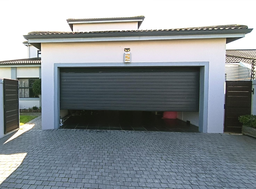 4 Bedroom Property for Sale in Parklands North Western Cape